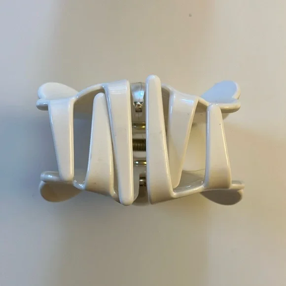 J. Crew Factory Floral Hair Clips - Cream and Tortoise Shell Pair of 2 - Picture 4 of 8